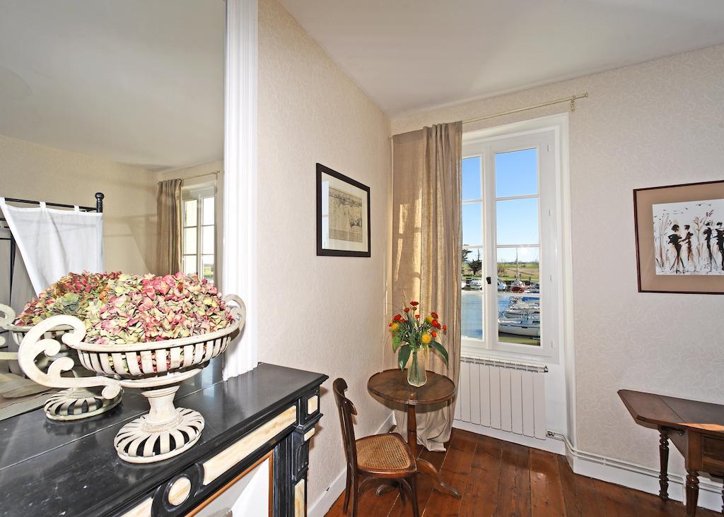 Chambres D'Hotes La Rive Mortagne-sur-Gironde Room photo