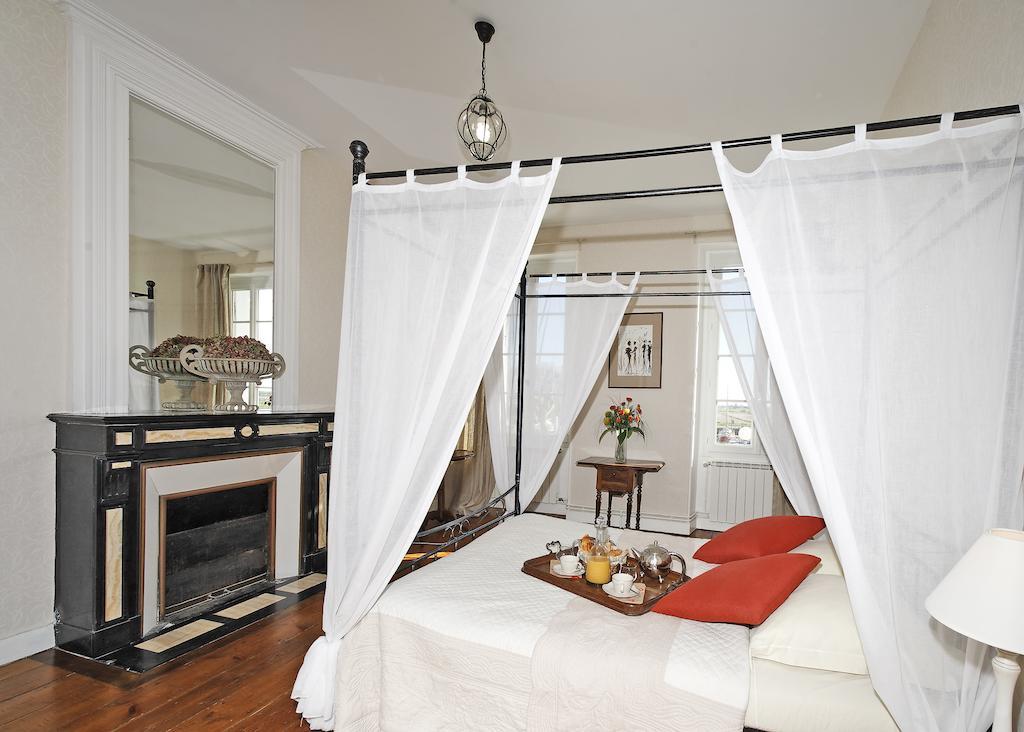 Chambres D'Hotes La Rive Mortagne-sur-Gironde Room photo